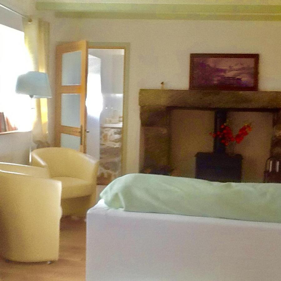Captivating 2-Bed House With Log Burner In Kérien エクステリア 写真