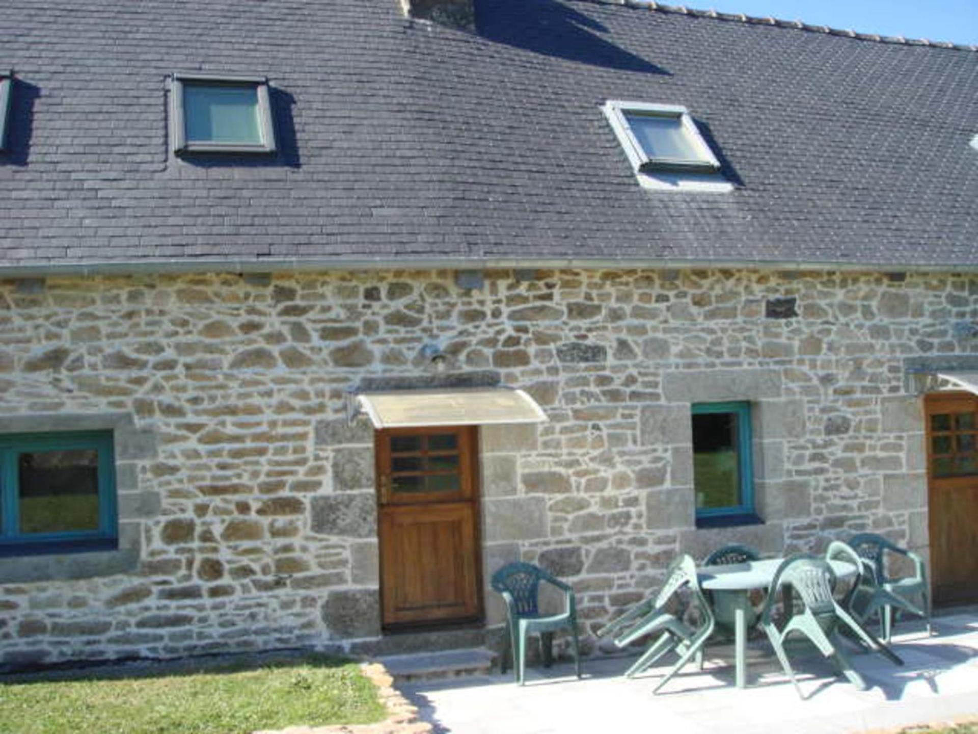 Captivating 2-Bed House With Log Burner In Kérien エクステリア 写真